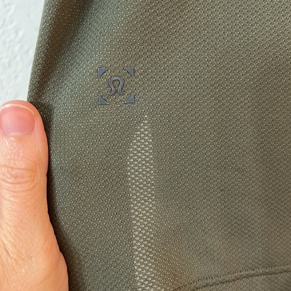 Lululemon - Picture 3 of 3